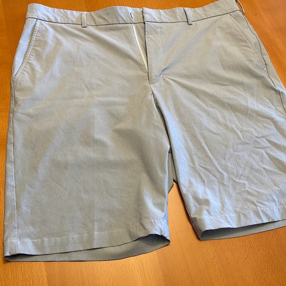 Walter Hagen mens golf shorts.